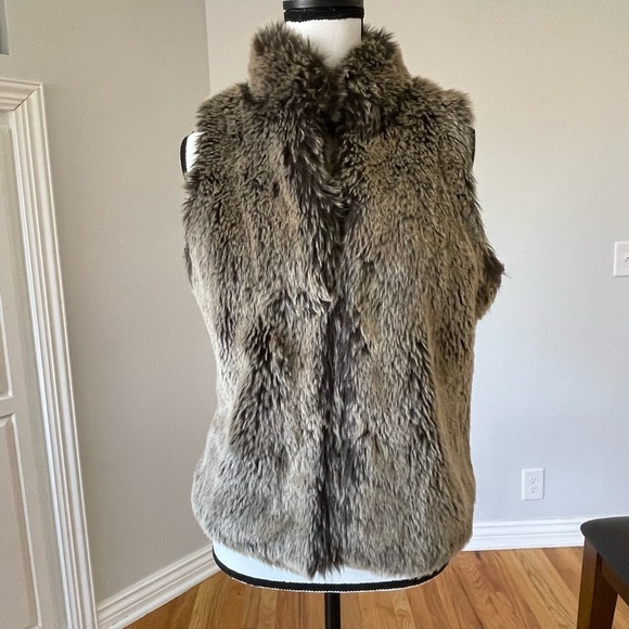 Outdoor Edition by Parkhurst faux fur vest in a size S/P mob wife fur brown - Picture 1 of 15